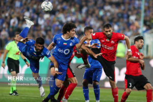 تساوی بدون گل در تبریز/ استقلال صدر را به پرسپولیس تعارف کرد