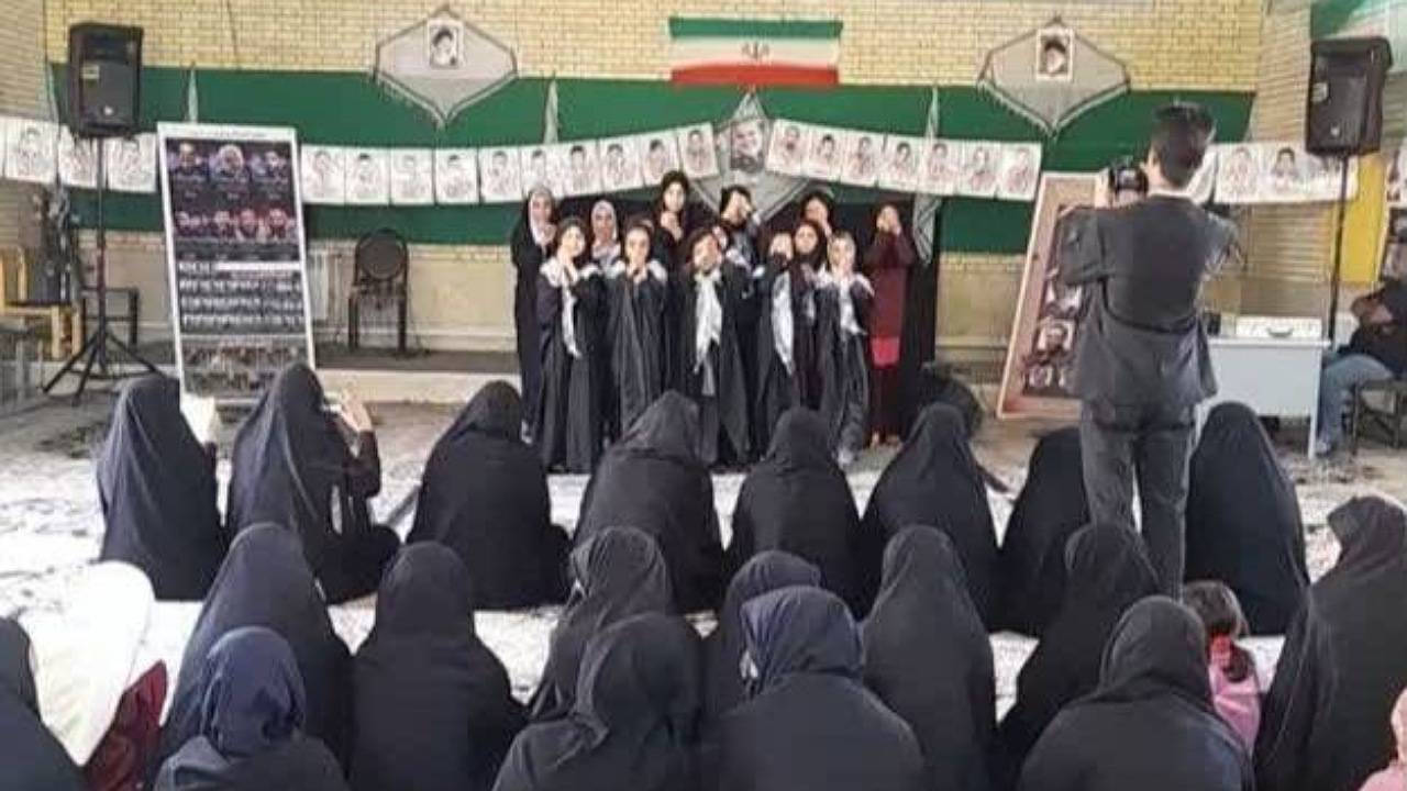 دبستانی در زرند که میزبان شهدایی از ۷ کشور جهان شد