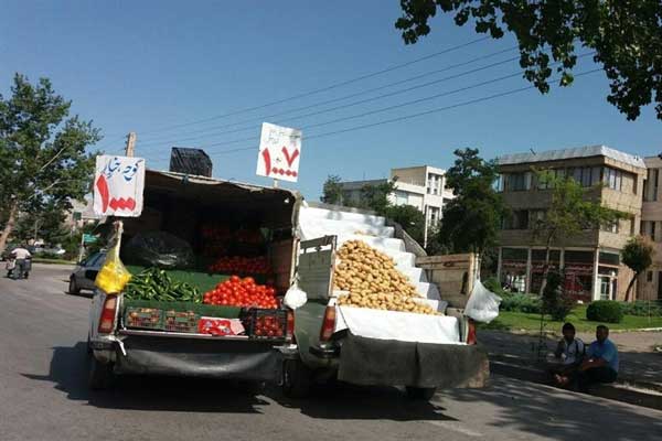 تصویر وایرال شده یک وانتی میوه و تربار فروش در تهران: راز پشت این عکس شگفت‌انگیز و دلایل توجه گسترده در شبکه‌های اجتماعی