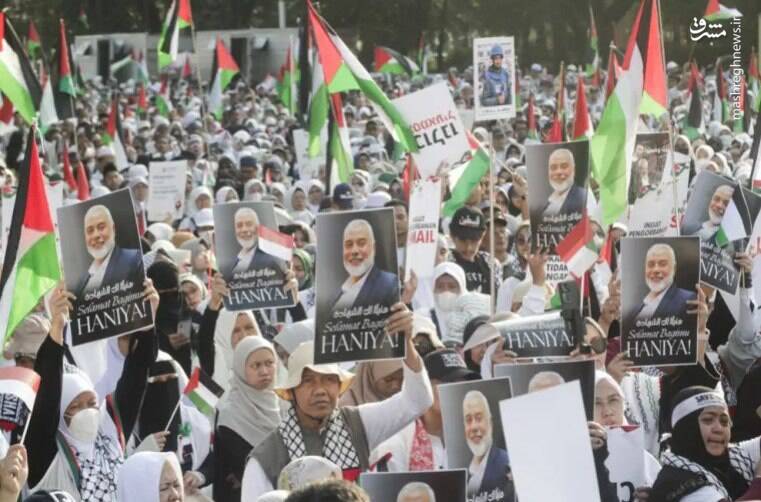 جیمی جامپ در زمین فوتبال با رنگ و بوی فلسطین