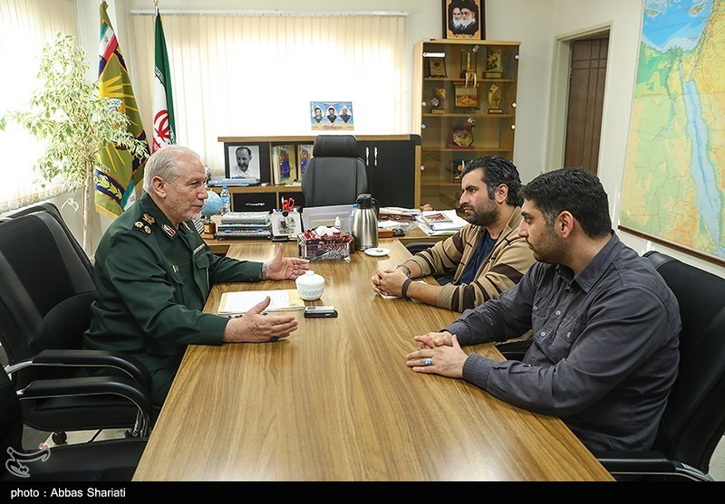 حضور «حاج قاسم» با لباس مبدل در الخضراء بغداد با وجود آمریکایی‌ها/ تعجب «پوتین» از اطلاعات سردار سلیمانی روی نقشه| گفتگو با سرلشکر صفوی