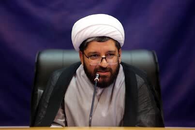 غبارروبی و عطرافشانی مساجد فارس در آستانه بهار قرآن