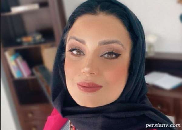 هفت سین زیبای صبا راد و مانی رهنما با ظروف زیبای آبی / اشعار زیبای خانم مجری در لحظه تحویل سال