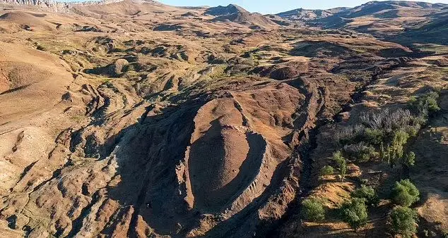 کشف مکان احتمالی به گل نشستن کشتی نوح/ تصاویر