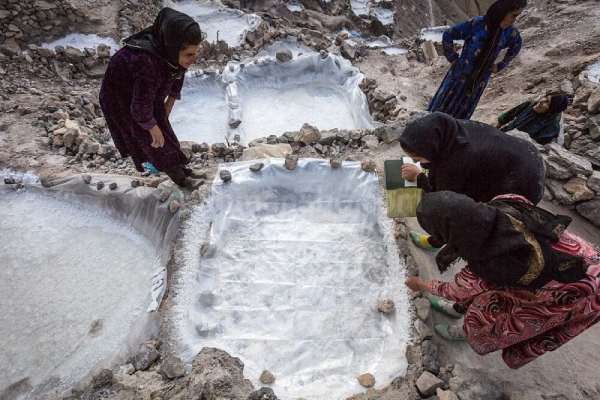 کولبری متفاوت و زنانه / نگاهی به زندگی روزمره زنان روستایی در ایران